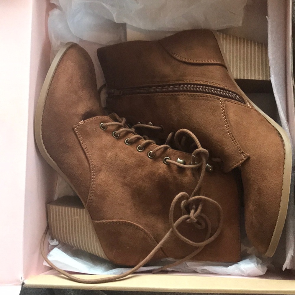 Chestnut color boots